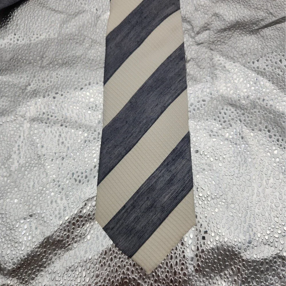 Tie Giorgio Armani Striped Woven Jacquard 70% Silk Italy Blue White VTG RN103709